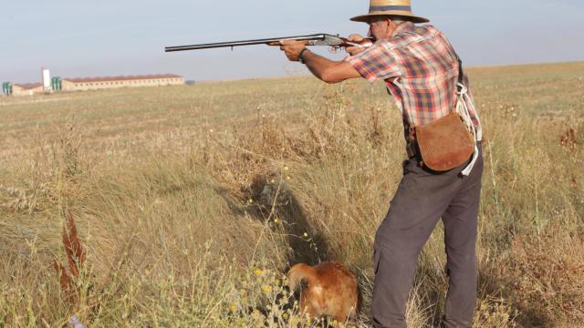 Cazadores en Zamora durante el inicio de la media veda en Castilla y León