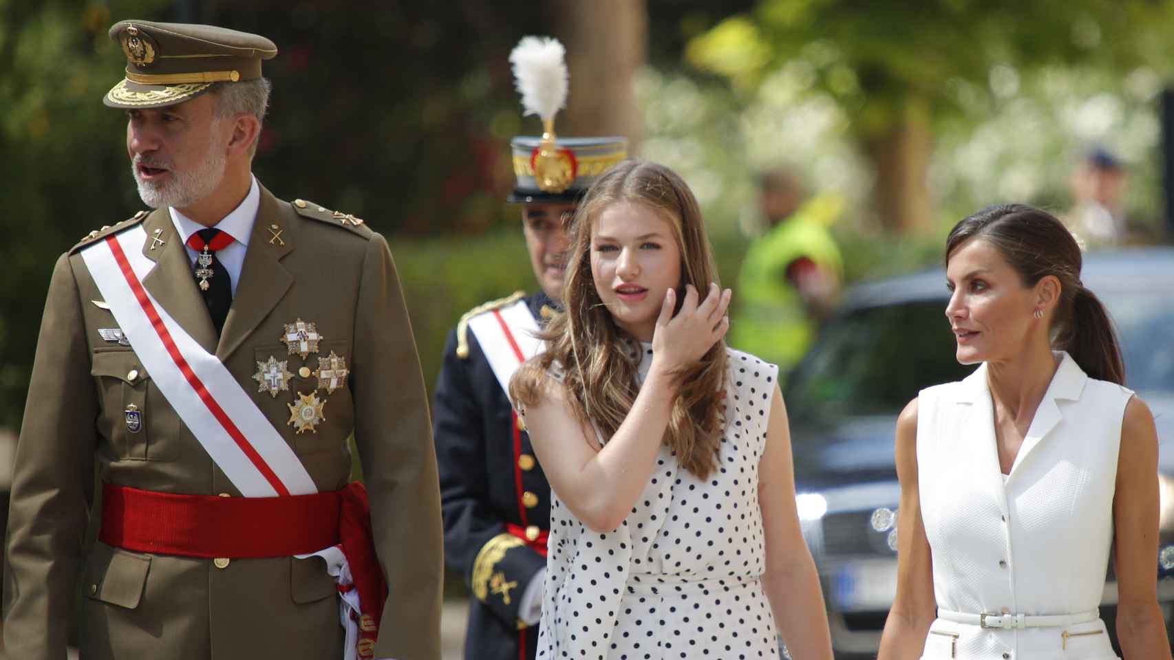 Leonor, Princesa de Asturias, escoltada por sus padres en la Academia General Militar de Zaragoza.