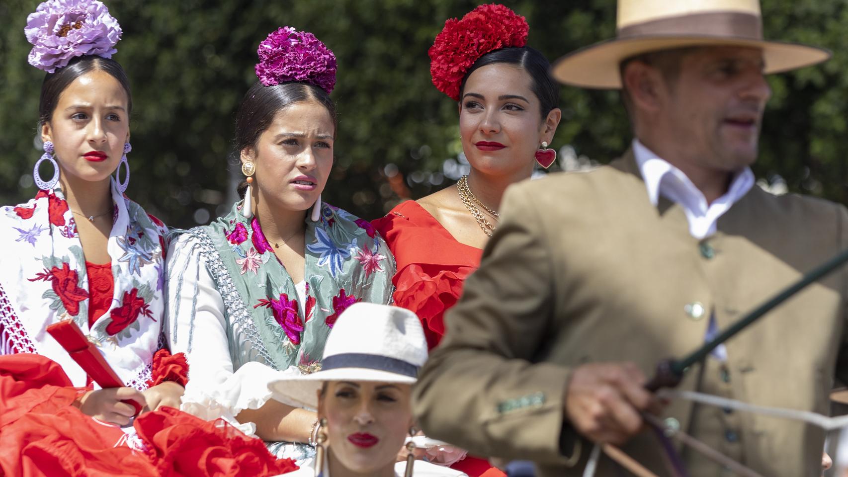 La Feria de Málaga también se vive a caballo y vestida de gitana