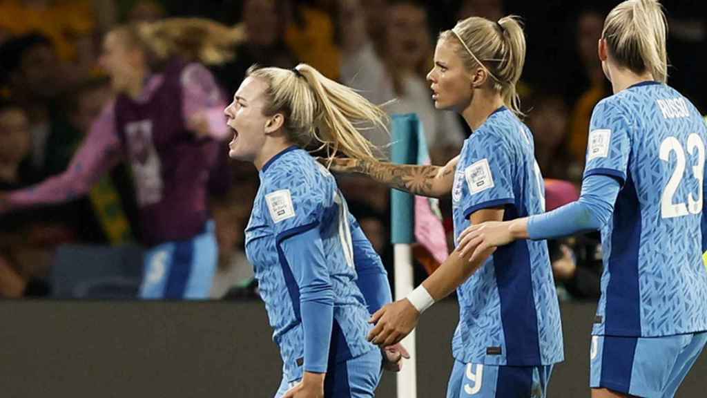 Lauren Hemp celebra el segundo gol de Inglaterra ante Australia en la semifinal del Mundial