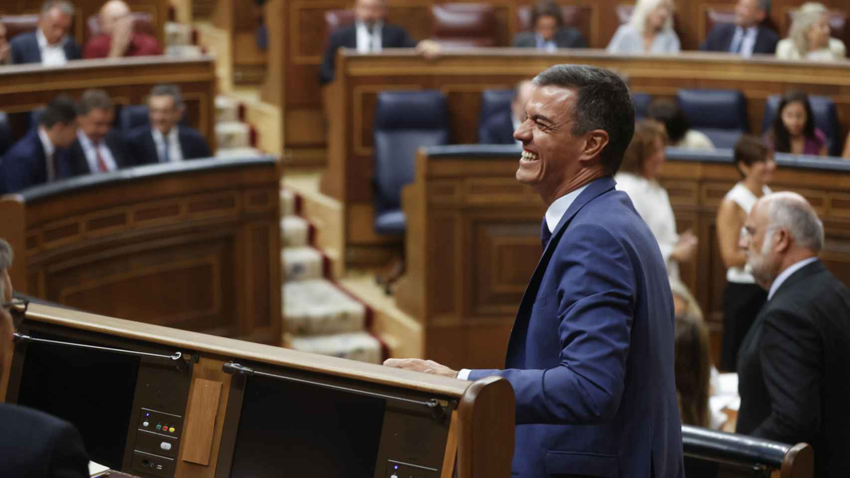 El presidente del Gobierno en funciones, Pedro Sánchez,  tras la elección de Francina  Armengol como presidenta del Congreso, hace ahora un mes.