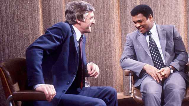Michael Parkinson entrevistando a Muhammad Ali en su programa en la BBC.