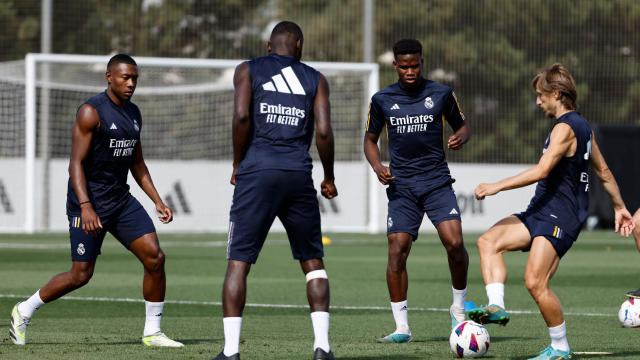 Marvel entrenando con el primer equipo del Real Madrid