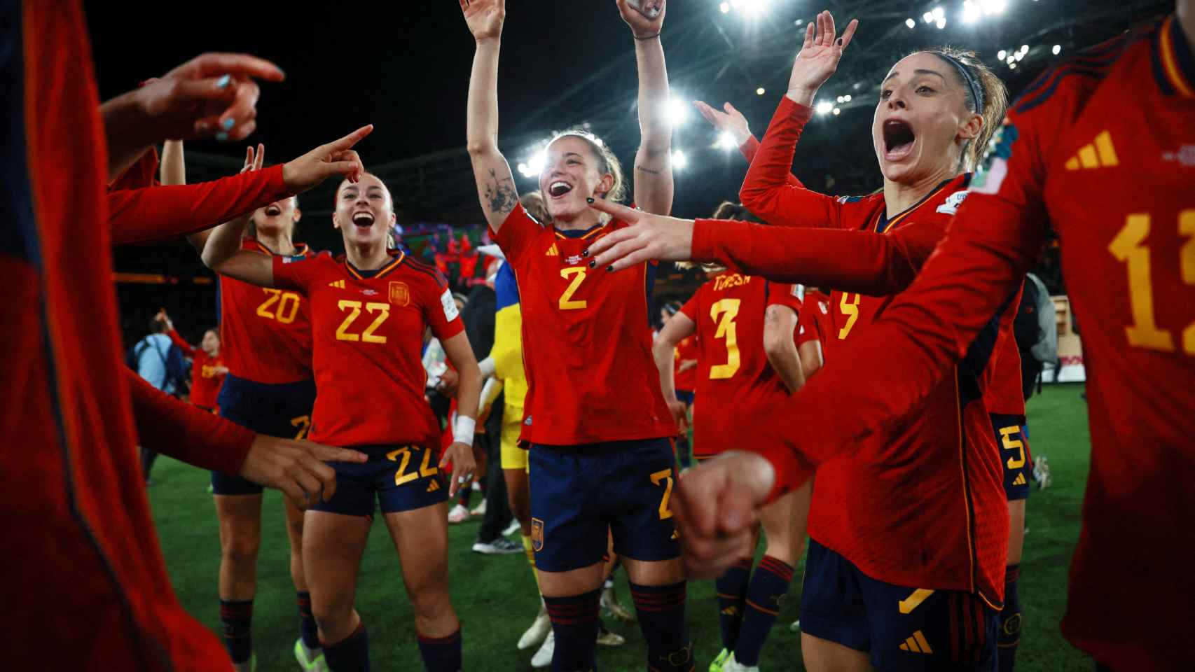 Euforia desatada de las jugadoras españolas tras ganar en la final del Mundial a Inglaterra.