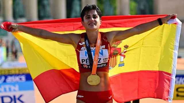 María Pérez celebra su oro en 20 km marcha del Mundial de Atletismo