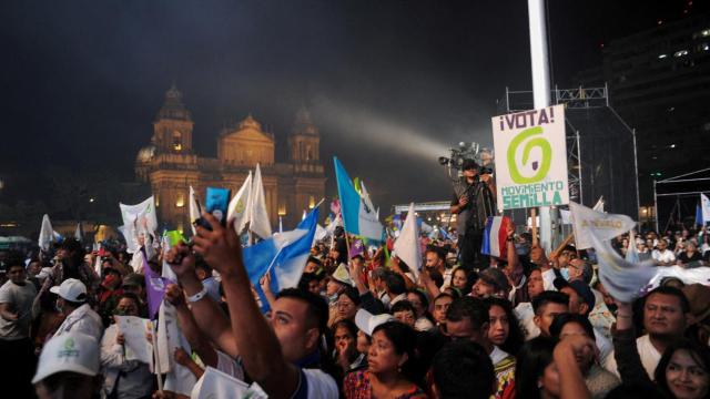 Seguidores de Arévalo en el acto de cierre de campaña