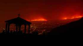 El incendio de Tenerife continúa en el norte pero se estabiliza en el flanco sur, donde comenzó
