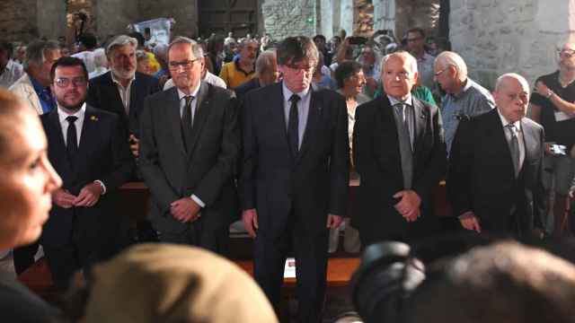 De izquierda a derecha: el presidente de la Generalitat, Pere Aragonès, y los expresidentes Quim Torra, Carles Puigdemont, José Montilla y Jordi Pujol durante el homenaje al músico Pau Casals.