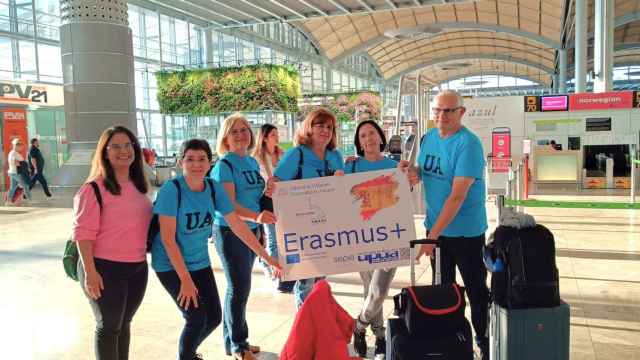 Uno de los primeros grupos de Erasmus + de la Universidad de Alicante, antes de partir.
