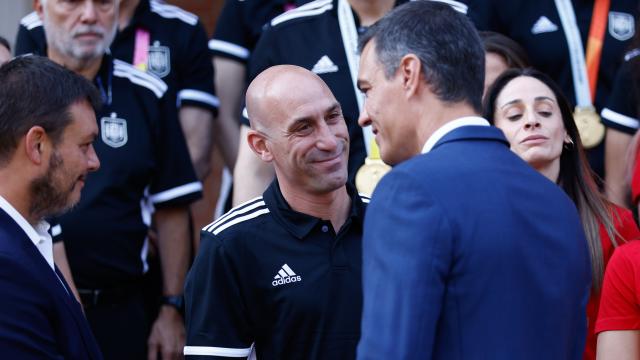 El presidente del CSD, Víctor Francos, el presidente de la RFEF, Luis Rubiales, y el presidente del Gobierno, Pedro Sánchez.