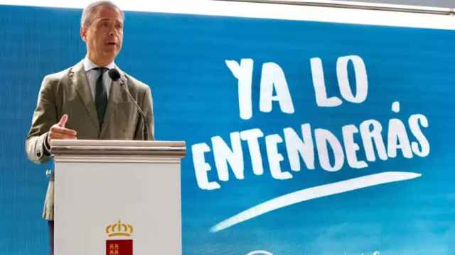 El consejero de Presidencia y Turismo, Marcos Ortuño, en junio, presentando la campaña turística de verano de la Región de Murcia.