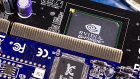 Chip Nvidia GeForce y circuito impreso del tablero PCB.