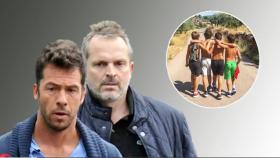 Miguel Bosé junto a su expareja, Nacho Palau, y los hijos de ambos.