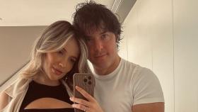 Jordi Cruz y su pareja, Rebecca Lima, en una imagen de sus redes sociales.