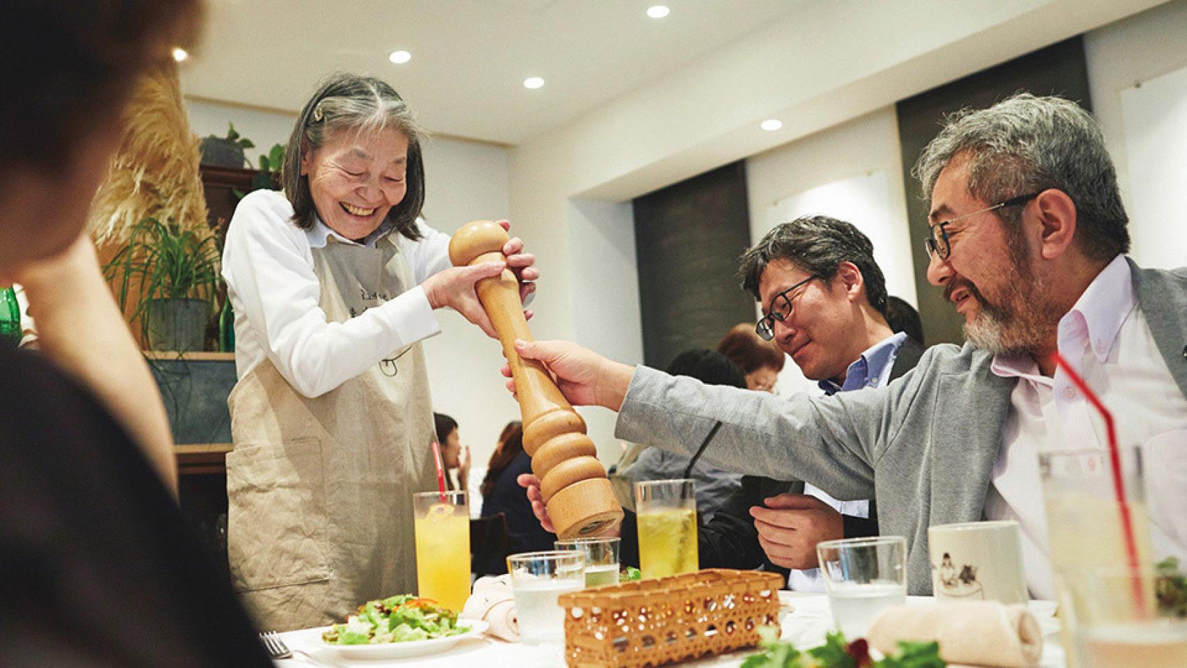 Restaurante E Jantar Ocasionais R?pidos Do ` S De Denny Dennys Foi Um  Favorito Tardio Do Alimento Para Gerações Mim Foto de Stock Editorial -  Imagem de golpe, restaurante: 153765448