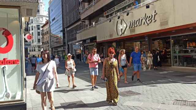 Gente por la calle Santiago de Valladolid.