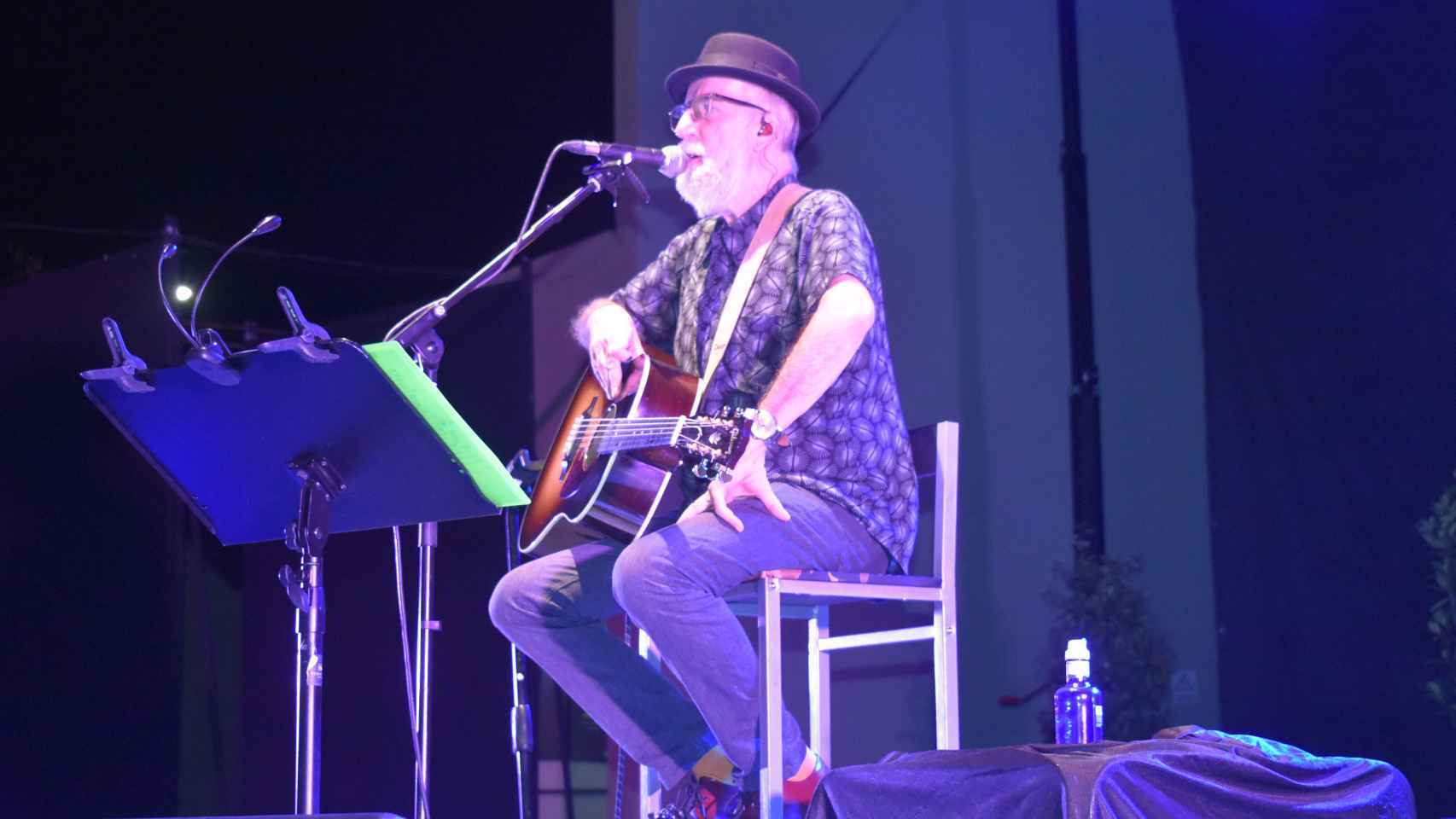 Pancho Varona durante un concierto en Castilla-La Mancha.