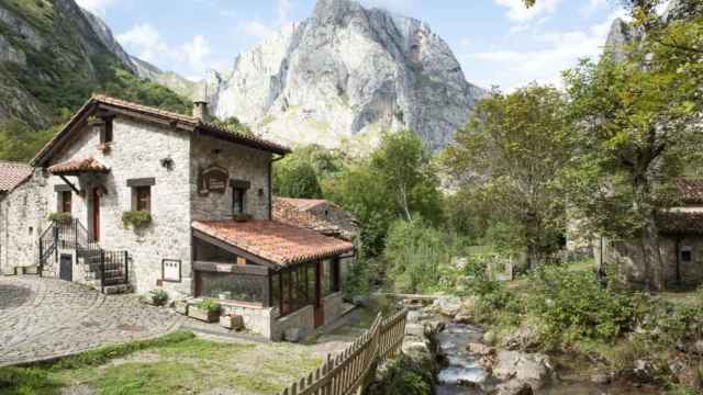 Este pueblo de Asturias es uno de los más bonitos de España: no se puede acceder en coche