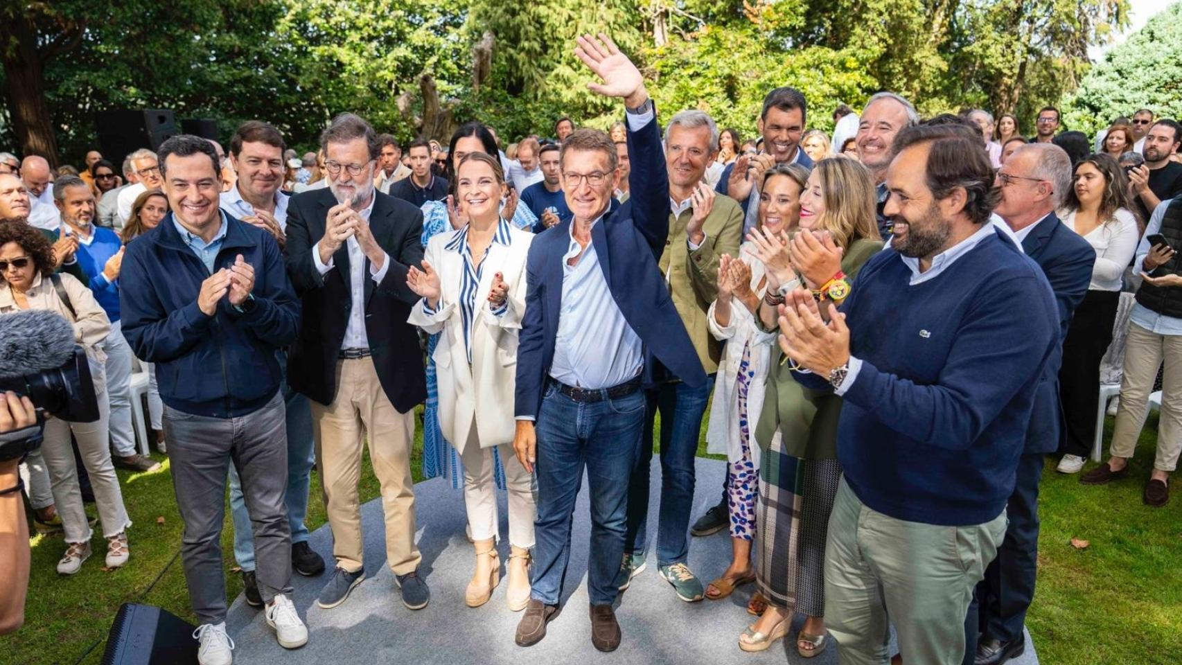Alberto Núñez Feijóo inaugura el curso político junto a los líderes autonómicos del PP en el Castillo de Suotomaior (Pontevedra), este domingo.