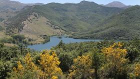 El embalse de Ruesga desde la terraza del Parador de Cervera en la montaña palentina cumple 100 años