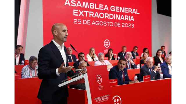 Luis Rubiales y los presidentes de las federaciones autonómicas en la Asamblea General de la RFEF del pasado viernes.