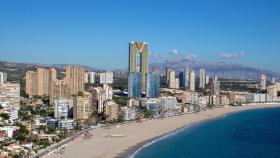 Vistas ciudad de Benidorm con el edificio Intempo de fondo.