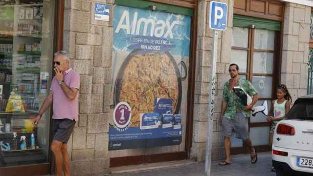 Campaña de Almax con la imagen de la paella.