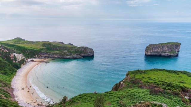 Esta es la playa de Asturias que recomienda National Geographic: es un auténtico paraíso natural