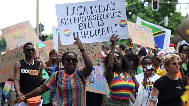 Varios manifestantes protestan contra la ley anti-LGBTI de Uganda en el orgullo de Múnich, el pasado junio.