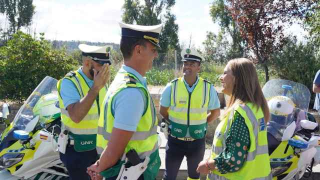 La delegada del Gobierno en Castilla y León, Virginia Barcones, presenta la Operación ‘ROADPOL Safe Holidays’ junto al agente de GNR Nuno Azevedo, del GNR