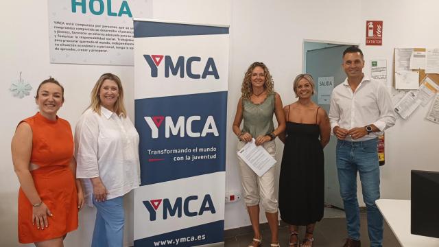 Fotografía de familia de directivos de Vértice e YMCA.