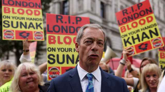 Nigel Farage, exlíder del partido Brexit, asiste a una manifestación frente a las Casas del Parlamento este martes.