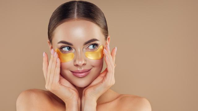Imagen de archivo de una mujer con parches en los ojos. Foto: iStock.