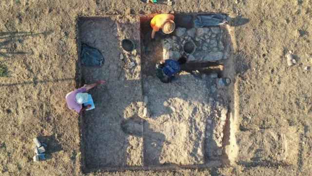 Los arqueólogos en el descubrimiento de la iglesia de Olmillos de Sasamón