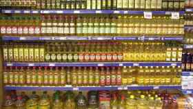 Sección de aceites de un supermercado.