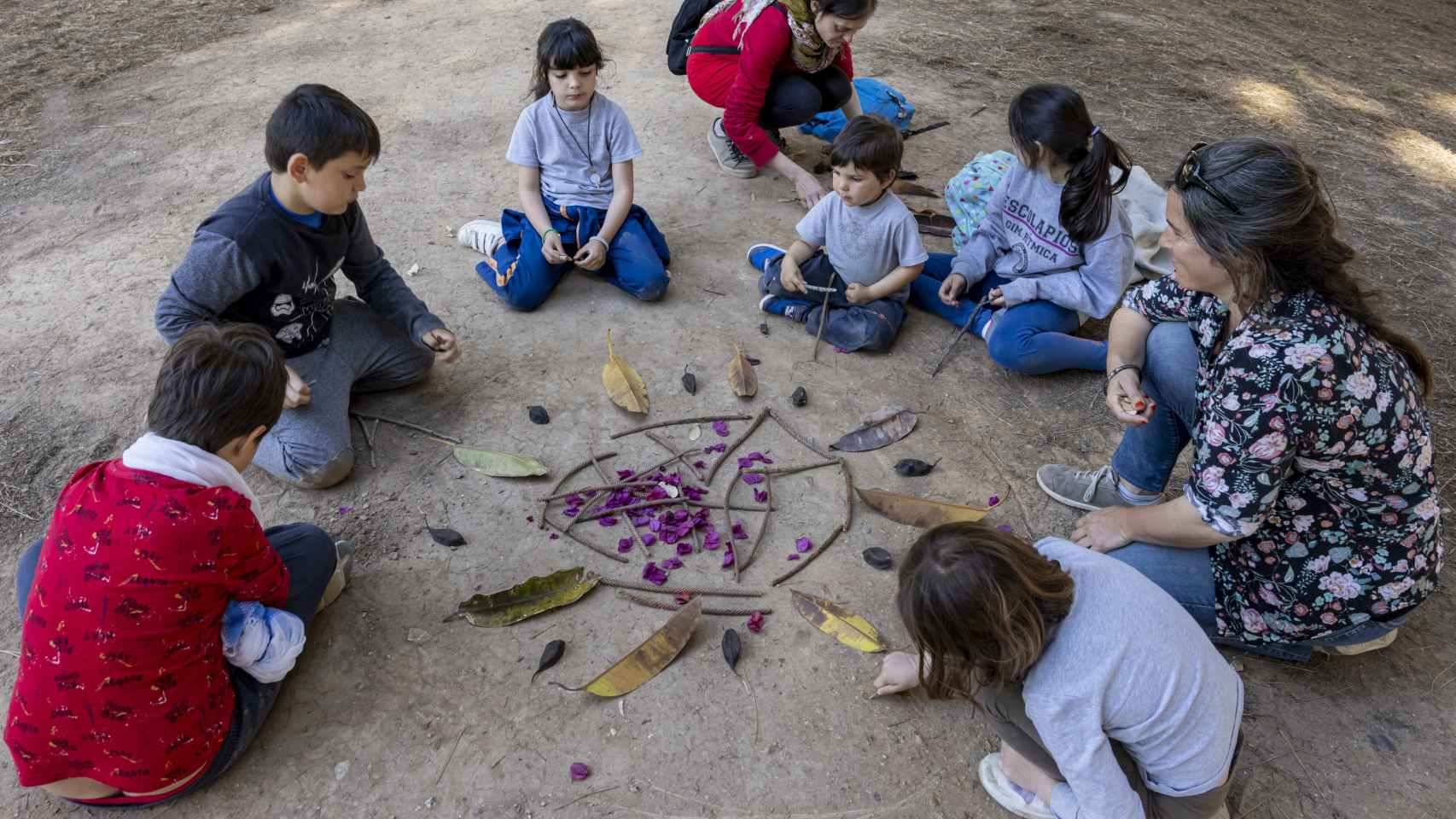 Un grupo de niños participando en la actividad 'L’Extraordinari!'