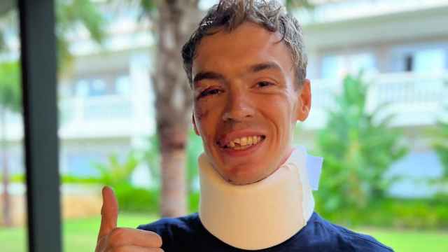 Thymen Arensman, tras salir del hospital en La Vuelta.