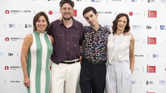 Lola Dueñas, Victor Iriarte, Manuel Egozkue y Ana Torrent, en el 'photocall' del Festival Internacional de Cine de Venecia.