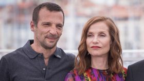 Mathieu Kassovitz, en el festival de Cannes de 2017 junto a Isabelle Huppert.