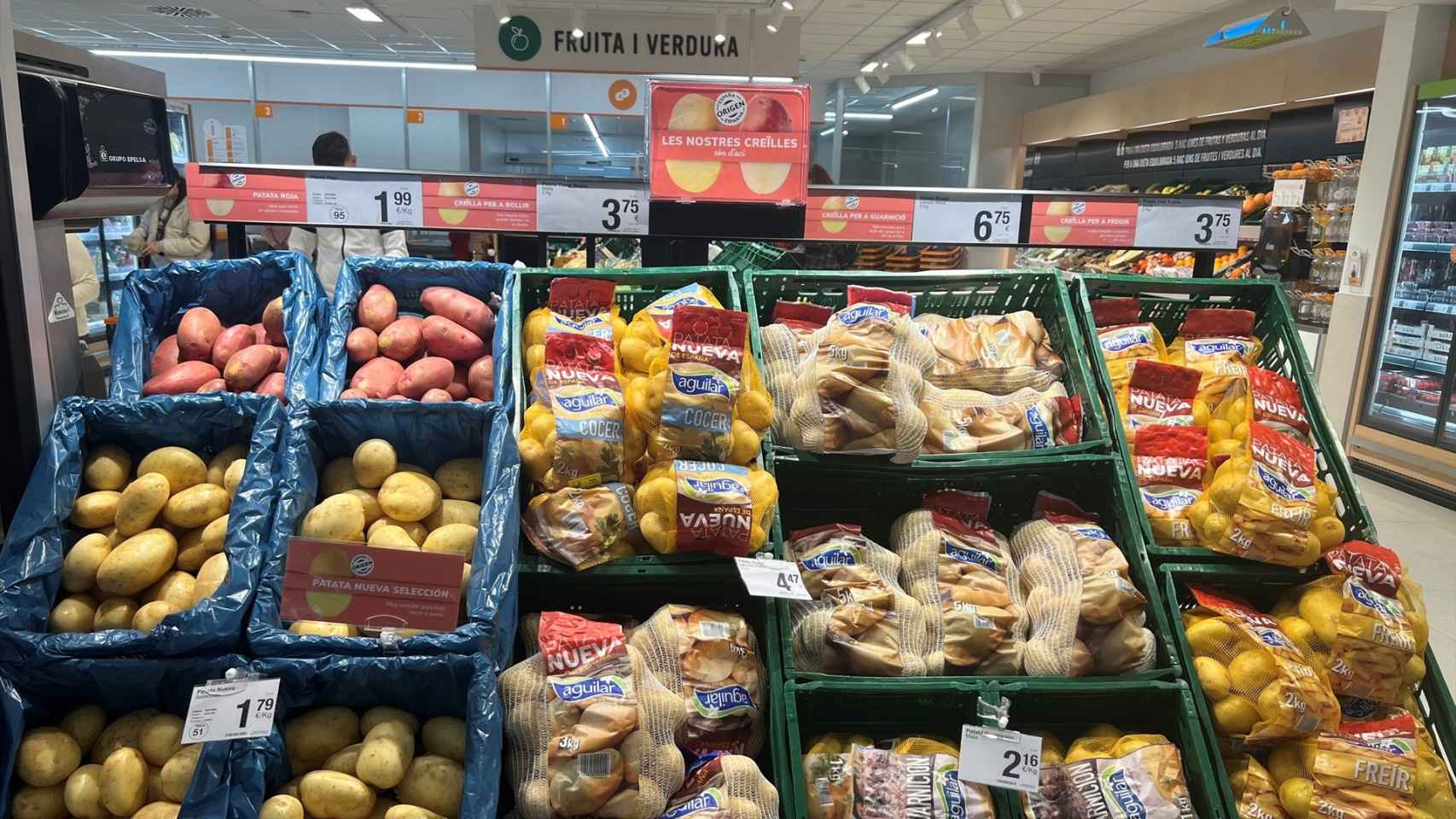 Patatas a la venta en un supermercado.