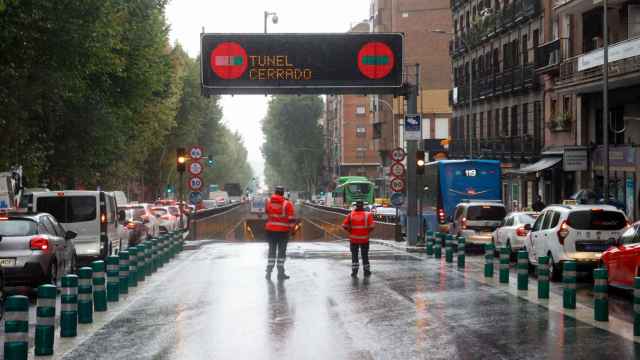 Túnel de Santa María de la Cabeza en Madrid cortado por las fuertes lluvias.