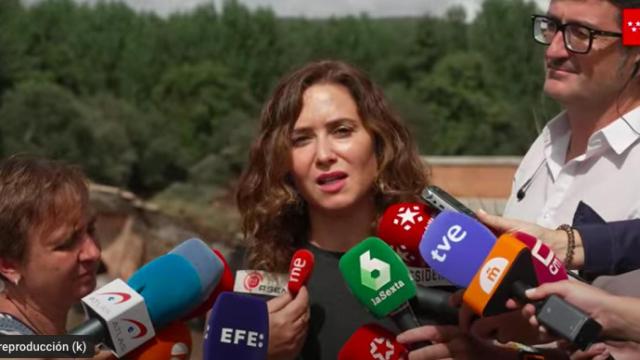 Isabel Díaz Ayuso en el puesto de mando de Aldea del Fresno.