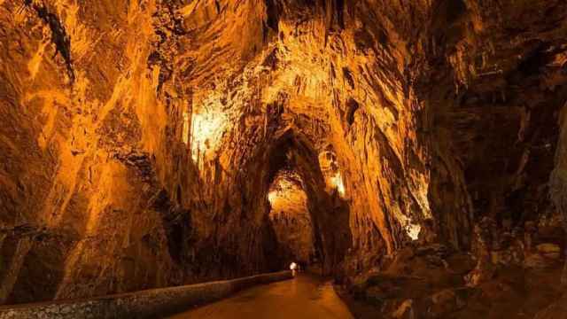 Este pueblo del norte de España es único: solo se puede acceder a través de una cueva