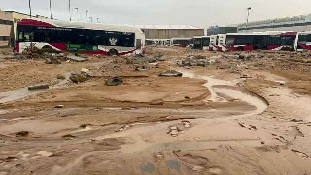 Base del servicio de autobuses urbano de Toledo dañada por la DANA