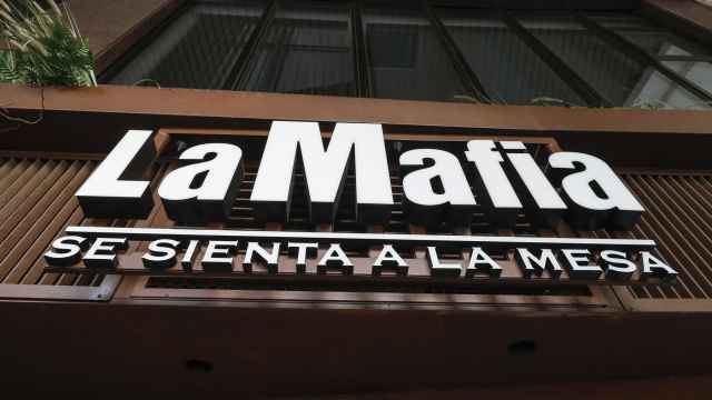 Fotografía de la fachada de uno de los restaurantes de la empresa 'La Mafia se sienta a la mesa', este martes en Zaragoza.