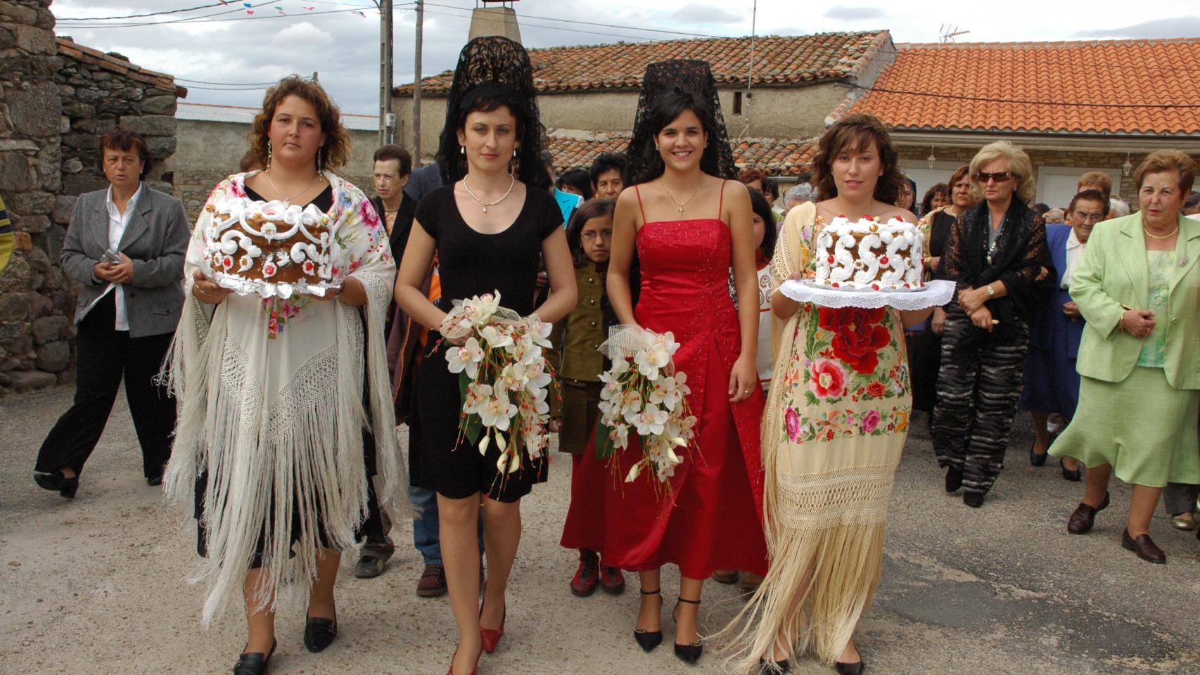 Imágenes de las madrinas en los pueblos de Salamanca