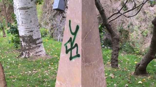Vandalizan con pintadas el memorial dedicado a los conquenses asesinados en los campos de concentración nazis