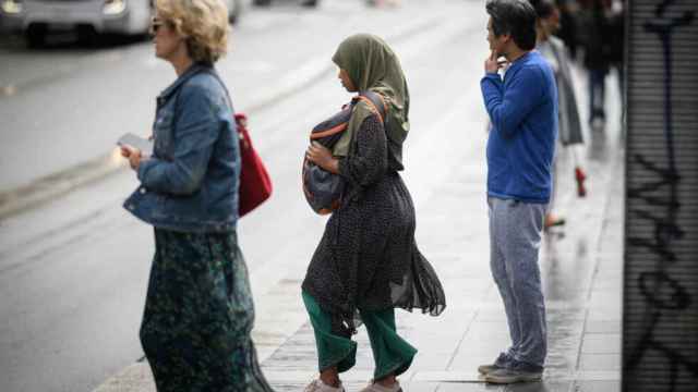 Una joven musulmana en las calles de Nantes, en Francia.
