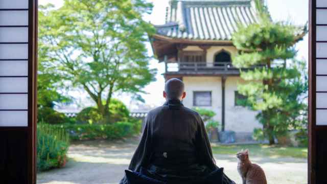 Una foto de un monje japonés haciendo zazen. Foto: iStock.