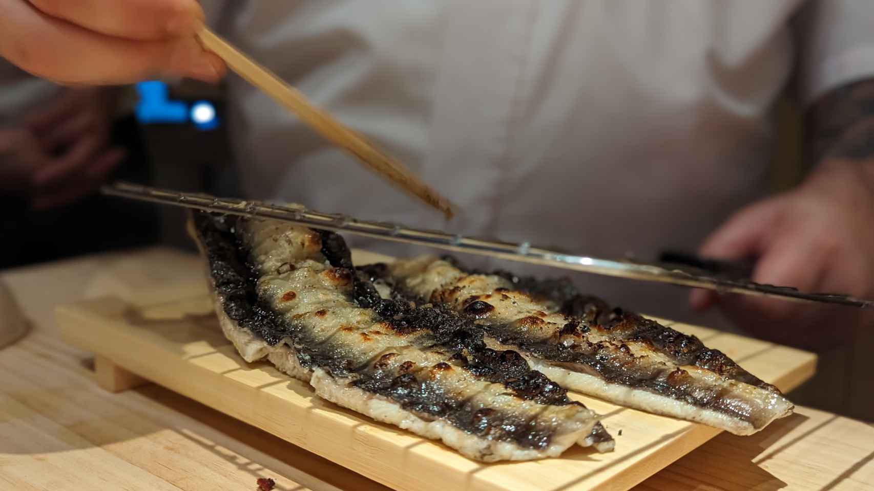 Ebisu by Kobos sirve una de las mejores anguilas a la brasa que he probado nunca